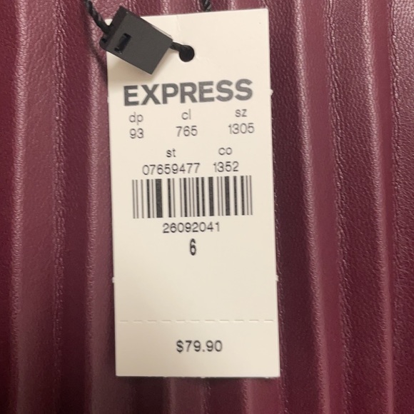 EXPRESS NWT MAROON/WINE HIGH WAISTED PLEATED VEGAN LEATHER TENNIS SKIRT SIZE 6 - Picture 5 of 8
